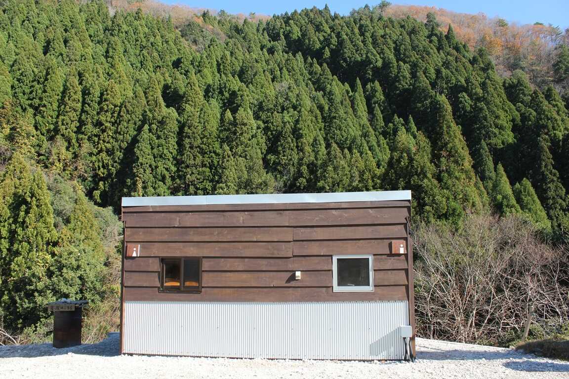 森の中の小屋
